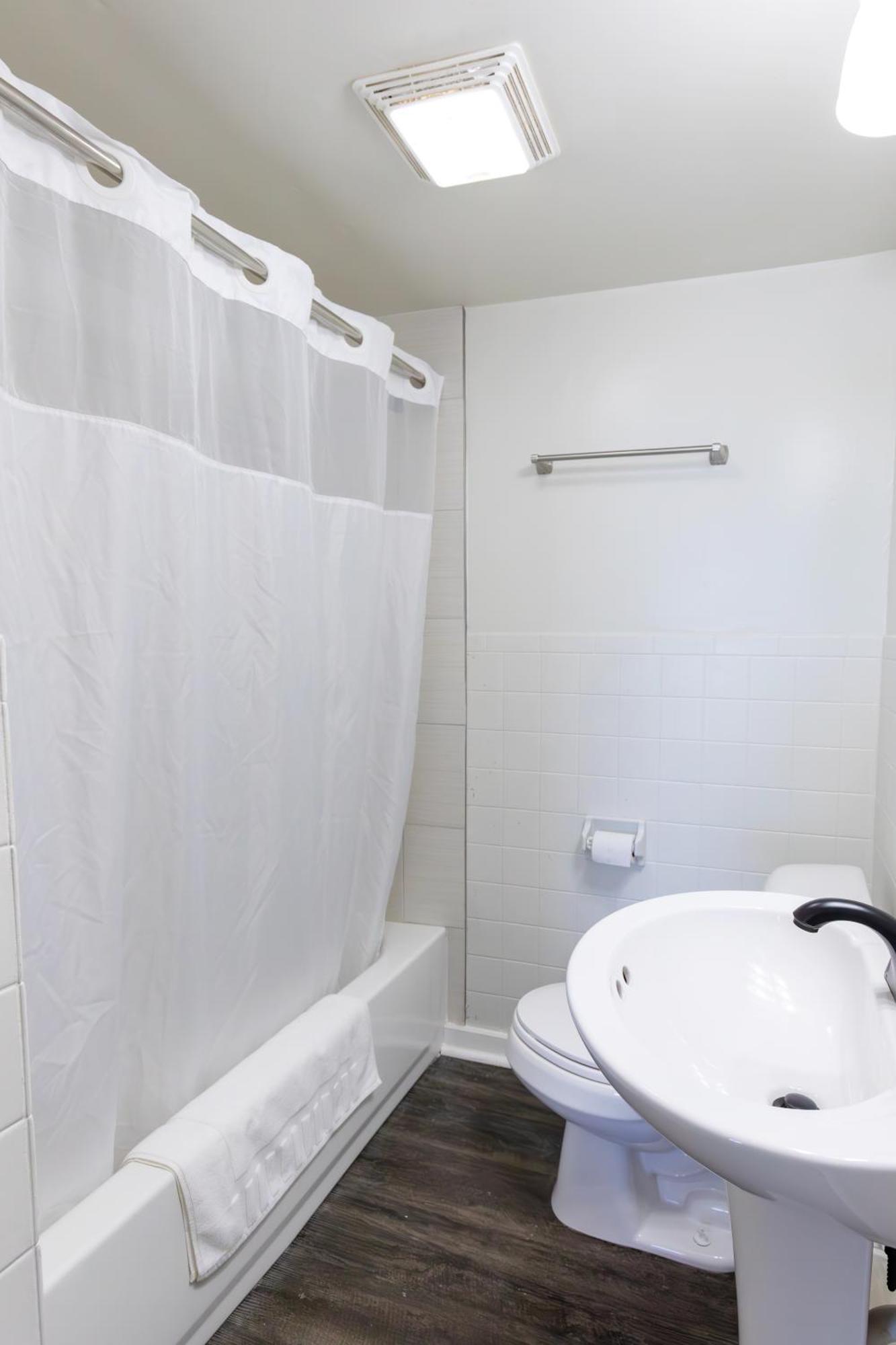 Anchor Bay Inn And Suites Sandusky Kamer foto